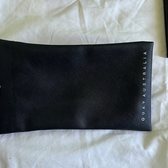 Quay sunglasses with case - Picture 4 of 4